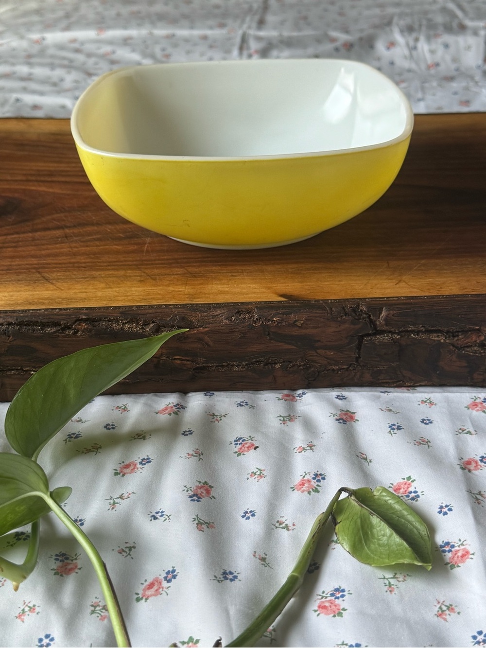 Vintage Pyrex 1 1/2 Quart Yellow Square Serving Dish